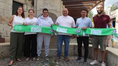 La directiva del Bembrive present� al nuevo entrenador a la alcaldesa ped�nea, Patricia Otero.