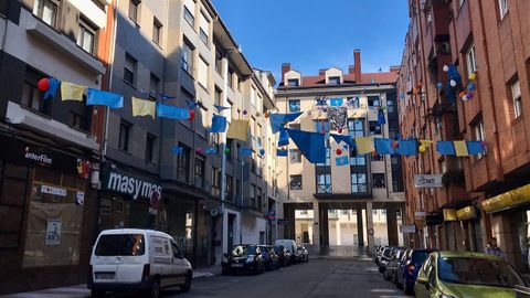 La Pola celebra los Huevos Pintos desde el balc�n