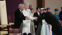 Los emperadores Akihito y Michiko durante el ritual de abdicacin en el palacio imperial de Tokio al que asistieron 500 personas