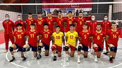 Arjones (5), Fernando (10) y Davila (18), con la selecci�n.