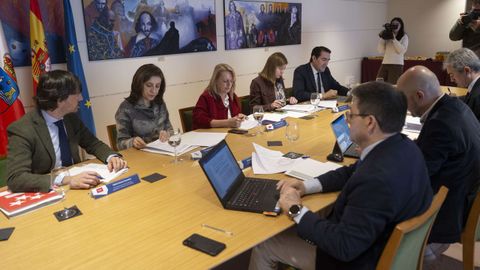 Responsables de la gesti&oacute;n del lobo de distintas comunidades del norte de la Pen&iacute;nsula, entre ellas Galicia, acuadieron a la reuni&oacute;n de Santander