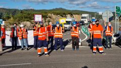 Corte de trfico de la LU-862 por parte de los trabajadores de Vestas