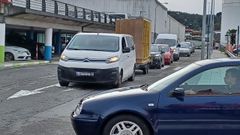 Cola en una gasolinera de A Coru�a ante la retirada del descuento