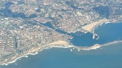 El puerto de Leix�es, visto desde el aire