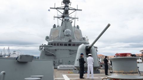 Vista parcial de la cubierta de la fragata Almirante Juan de Borb�n. 