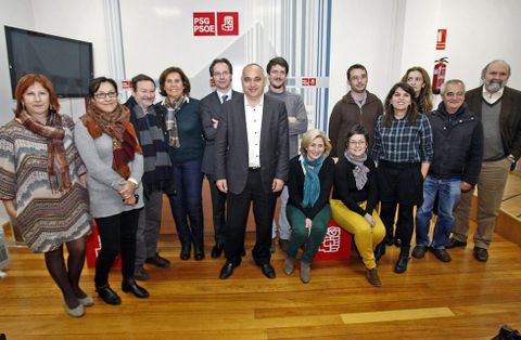 Catorce de los diecinueve miembros que formaban la ejecutiva de la agrupaci�n socialista de Pontevedra antes de su primera reuni�n, que tuvo lugar el 5 de diciembre del 2013. 