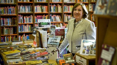 Luz, la responsable de las bibliotecas municipales de Oleiros.