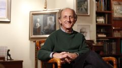 Benito Alvari�o est� al frente de la galer�a Arboreda, fundada hace cerca de medio siglo