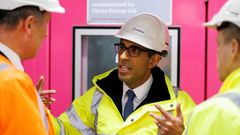 El primer ministro brit�nico, Rishi Sunak, este martes, durante una visita a una planta de generaci�n de energ�a en Londres