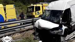 Un herido grave al salirse de la va la furgoneta con la que circulaba por la A-8 en Villaviciosa