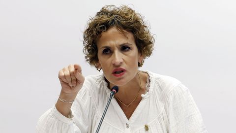 La presidenta de Navarra, Mar&iacute;a Chivite, en la Comisi&oacute;n de Investigaci&oacute;n sobre licitaci&oacute;n y adjudicaci&oacute;n de obras p&uacute;blicas del Ejecutivo de la comunidad foral.