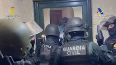 Robaban�en aeropuertos, tambi�n en el de Santiago, para abastecer el mercado ilegal en Reino Unido