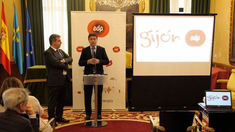 Esteban Aparicio y Antonio Gonz�lez-Lamu�o durante la presentaci�n