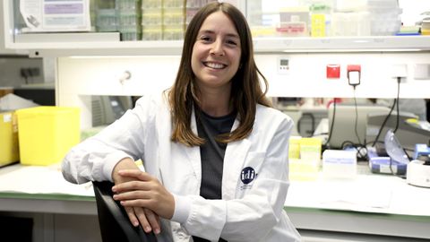 Una sonriente Sandra Viz Lasheras, en uno de los laboratorios del IDIS
