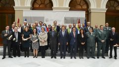 El ministro Luis Planas y otros cargos de Agricultura, Pesca y Alimentacin, con los condecorados de la Orden Civil del Mrito, Agrario, Pesquero y Alimentario