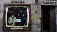 La concejala de Promoci�n Econ�mica de Pontevedra, Yoya Blanco (PSOE), entreg� a Casa Verd�n el diploma como ganador del Concurso de Escaparates de Nadal