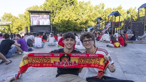 Pantalla gigante en la Praza da Constituci�n en Santiago.