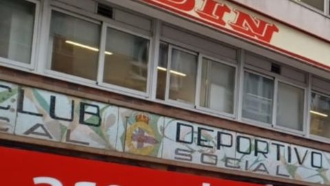 Imagen de archivo de parte del mural del Deportivo ubicado en la avenida de Rubine.