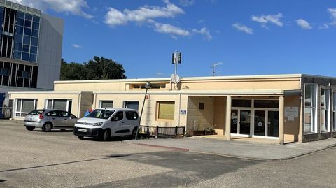 El edificio alberga la biblioteca y el punto de atención a la infancia