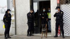 Registro de la Polic�a Nacional en un piso del�Malec�n de Ribeira en una operaci�n antidroga