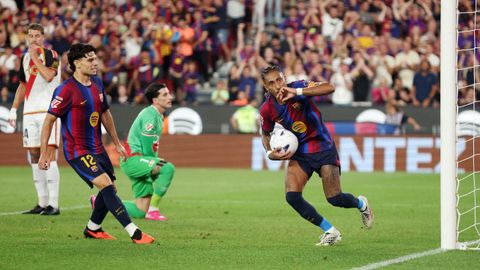 La celebraci&oacute;n de Raphinha en el primer gol del Bar&ccedil;a