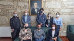 El jurado del Premio Camilo Jos� Cela, compuesto por Lorena Couso, Carlos Arias, Beatriz V�zquez, Luis Alonso, In�s Mosquera, Esteban Folgar y Mar�a Cruz Taboada �lvarez; junto al alcalde de Padr�n (en el centro de la foto).