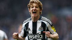 Anthony Gordon, con el Newcastle