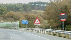 Las seales de 100 por hora de la A-54 en Guntn han sido tapadas y en breve sern cambiadas por otras de 120