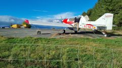 Un avi�n id�ntico al accidentado, este jueves en el aer�dromo de Doade (Sober), que cerrar� antes de que termine este mes