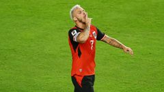 Marko Arnautovic, mostrando su disconformidad con el VAR, tras marcarle a Jordania.