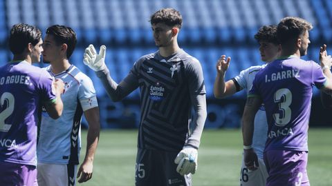 El guardameta canterano Marcos Gonz�lez Maestu, en los proleg�menos de su partido debut en Primera Federaci�n.