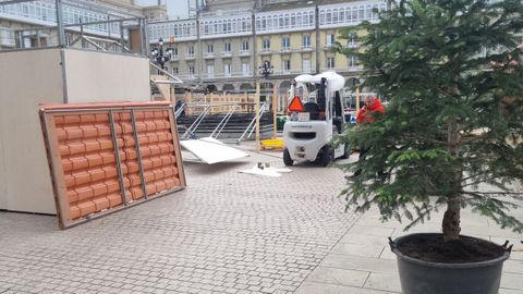 Montaje del mercadillo de Navidad de Mara Pita
