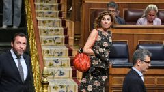 La vicepresidenta del Gobierno y ministra de Hacienda, María Jesús Montero, en el pleno del Congreso del pasado 22 de julio. A su izquierda, el ministro de Transportes, Óscar Puente, y a su derecha, el titular de la Presidencia, Justicia y Relaciones con las Cortes, Félix Bolaños.