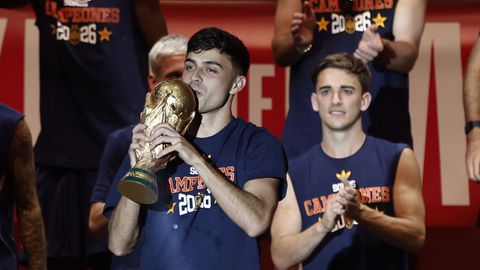 Pedri durante la celebraci�n del Mundial.