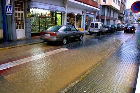 La calle Galicia era una de las m�s afectadas por las riadas.