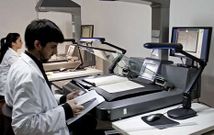 Dos t�cnicos contratados por la Diputaci�n est�n digitalizando todos los documentoso.