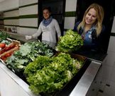 El economato social est� ubicado en Monte Porreiro. 
