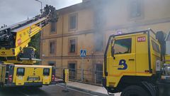 Incendio declarado en un inmueble situado en la calle Bonifacio Gonz�lez Carre�o, en La Felguera (Langreo)