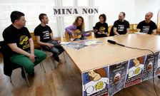 Xurxo Souto, Soneira (segundo por la izquierda) y Lidia Botana interpretaron varias canciones.