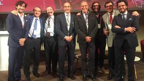 Alberto Sicilia, cuarto por la izquierda