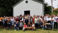 Encontro dos veci�os do Porto do Cabo diante da capilla que constru�ron, hai un ano