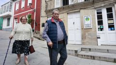 Josefina Iglesias y Gumersindo Gallego, matrimonio que lleva 40 a�os viviendo en la R�a Maior