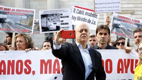 Imagen de archivo de Od�n Elorza en una protesta de las v�ctimas del Alvia en el Congreso