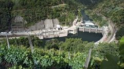 La presa de San Pedro fotografiada hace diez aos desde el lado de Pombeiro (Pantn) en la zona por la que cruzarn los cables del tendido elctrico del parque hbrido Neboreiro