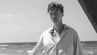 Benjamin Voisin no filme �El extranjero� de Ozon, sobre a novela de Camus