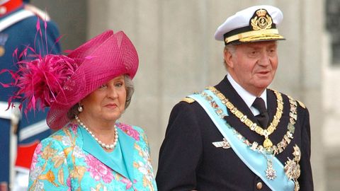 Junto a su hermano el rey Juan Carlos en la boda de Felipe y Letizia en el ao 2004