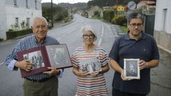 Antonio, Leonor y Miguel muestras im�genes de familiares atropellados en la carretera auton�mica de Guiliade