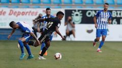 Joel B�rcenas ante la Ponferradina