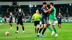 Gorostidi encar�ndose con Valdepe�as