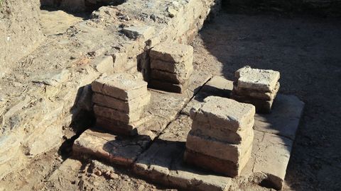 Excavacina arqueolgica en una villa romana en Coea, Castro de Rei